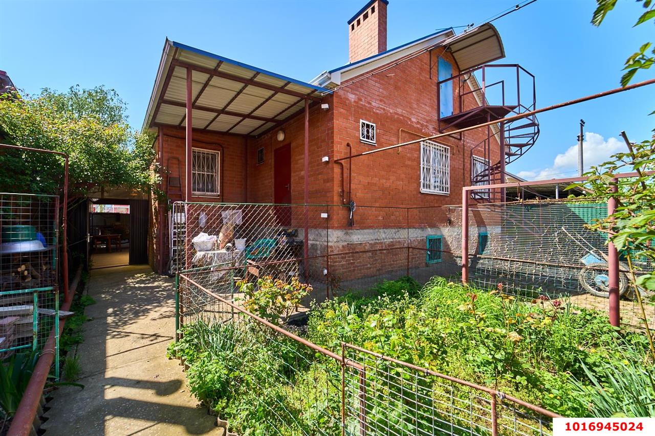 Фото №1: Дом 150 м² + 9 сот. - Краснодар, Прикубанский внутригородской округ, Калинино, мкр. Завод Радиоизмерительных Приборов, ул. Уссурийская, 11