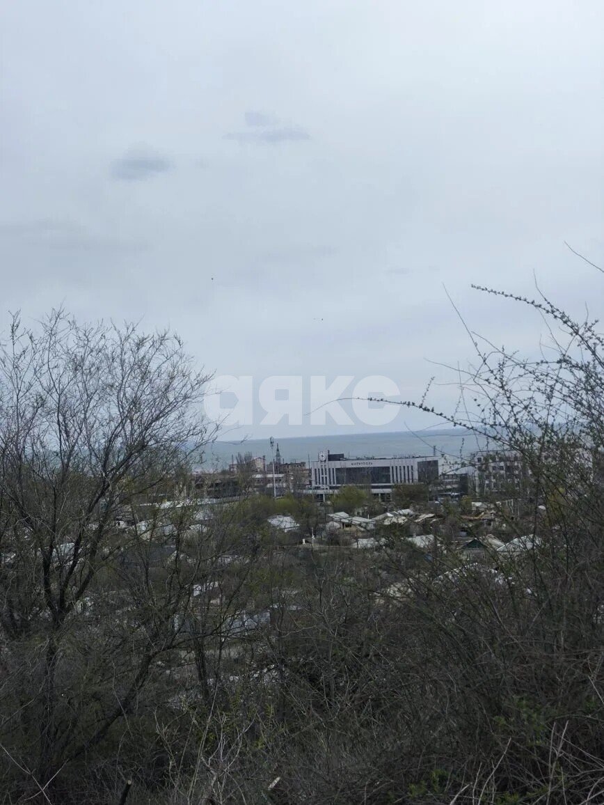 Фото №1: Дом 39 м² + 2.5 сот. - Мариуполь, р. Жовтневый, ул. Административная площадь