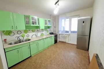 Фото №1: 2-комнатная квартира <span class="whitespace-nowrap">80 м²</span>, <span class="whitespace-nowrap">2/10 эт.</span> - Краснодар, мкр. Юбилейный, пр-кт Чекистов, 28