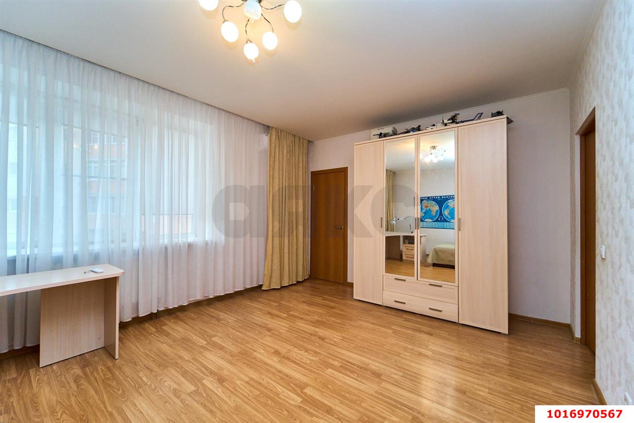 Фото №16: 3-комнатная квартира 136 м² - Краснодар, мкр. Западный внутригородской округ, ул. Офицерская, 36