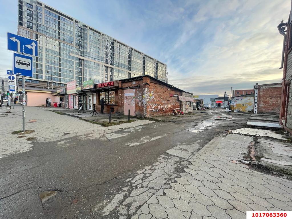 Фото №1: Торговое помещение 381 м² - Краснодар, Западный внутригородской округ, мкр. Центральный, ул. Октябрьская, 177/2