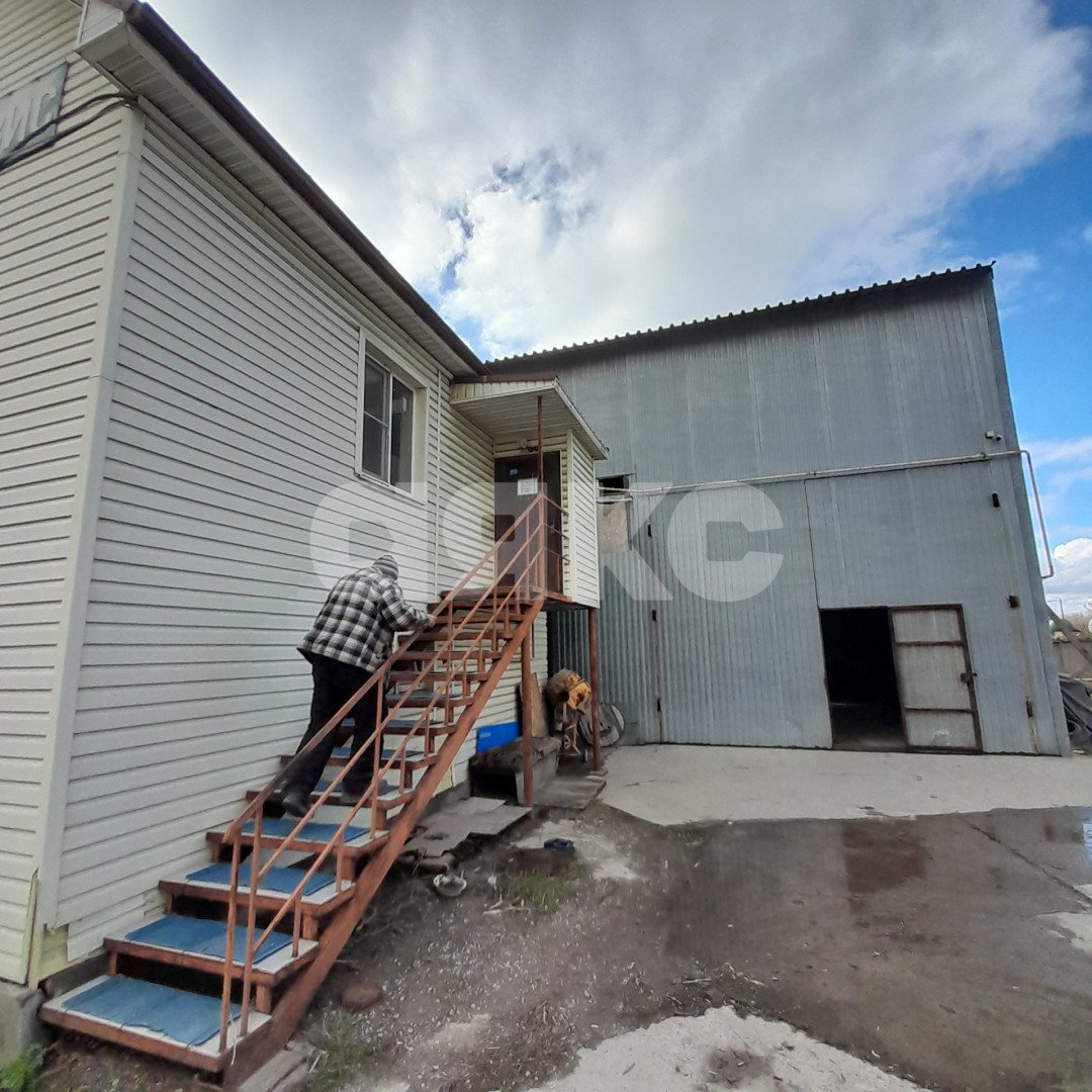 Фото №6: Коммерция 1047 м² - Волжский, ул. Горького, 45Б