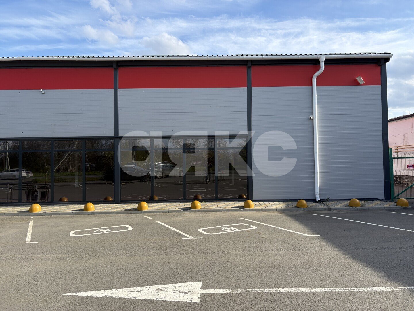 Фото №2: Коммерция 1400 м² - Ленинакан, пр-кт Торговый, 31