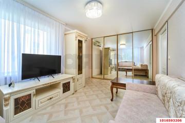 Фото №1: 2-комнатная квартира <span class="whitespace-nowrap">41 м²</span>, <span class="whitespace-nowrap">1/5 эт.</span> - Краснодар, мкр. Черёмушки, ул. 2-я Пятилетка, 8/1