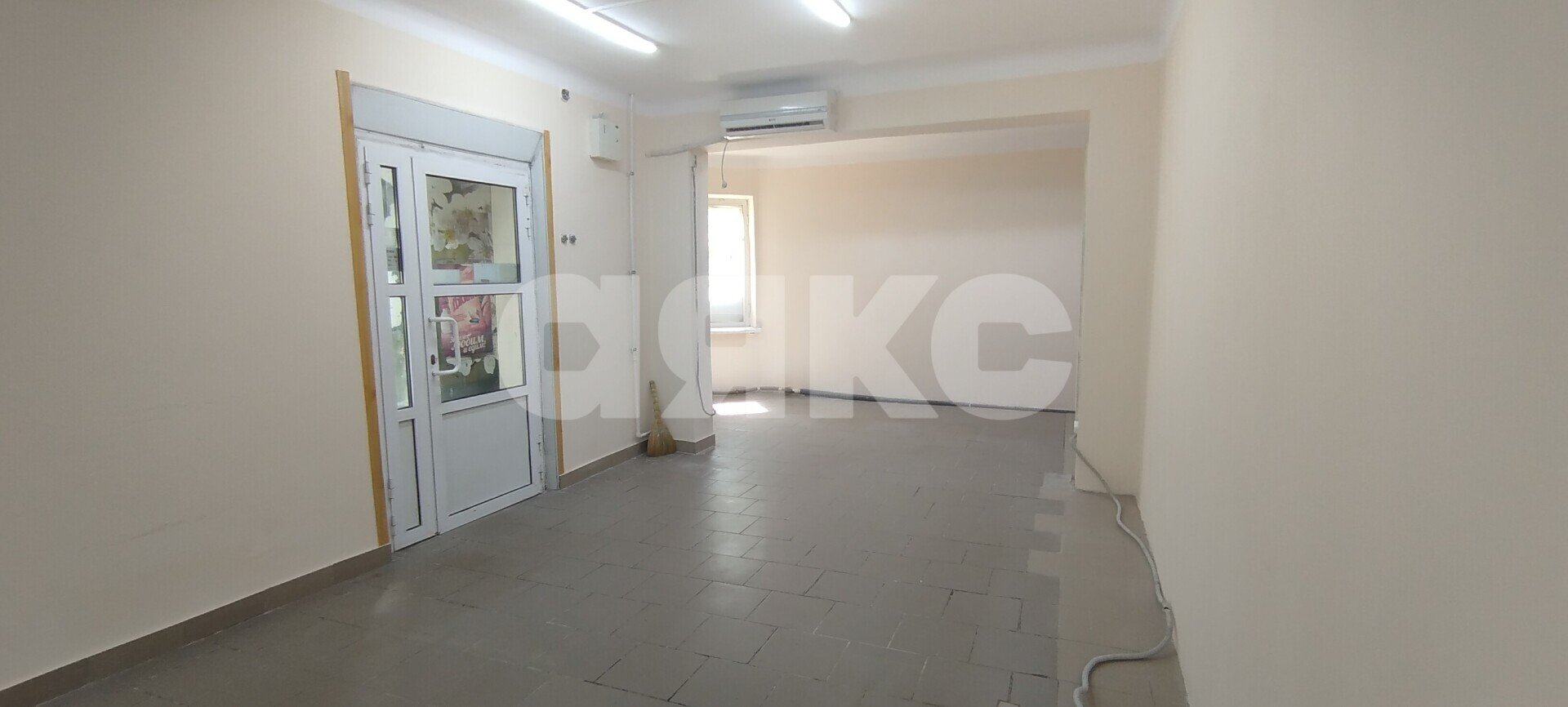 Фото №3: Коммерция 80 м² - Мариуполь, р. Жовтневый, ул. Административная площадь