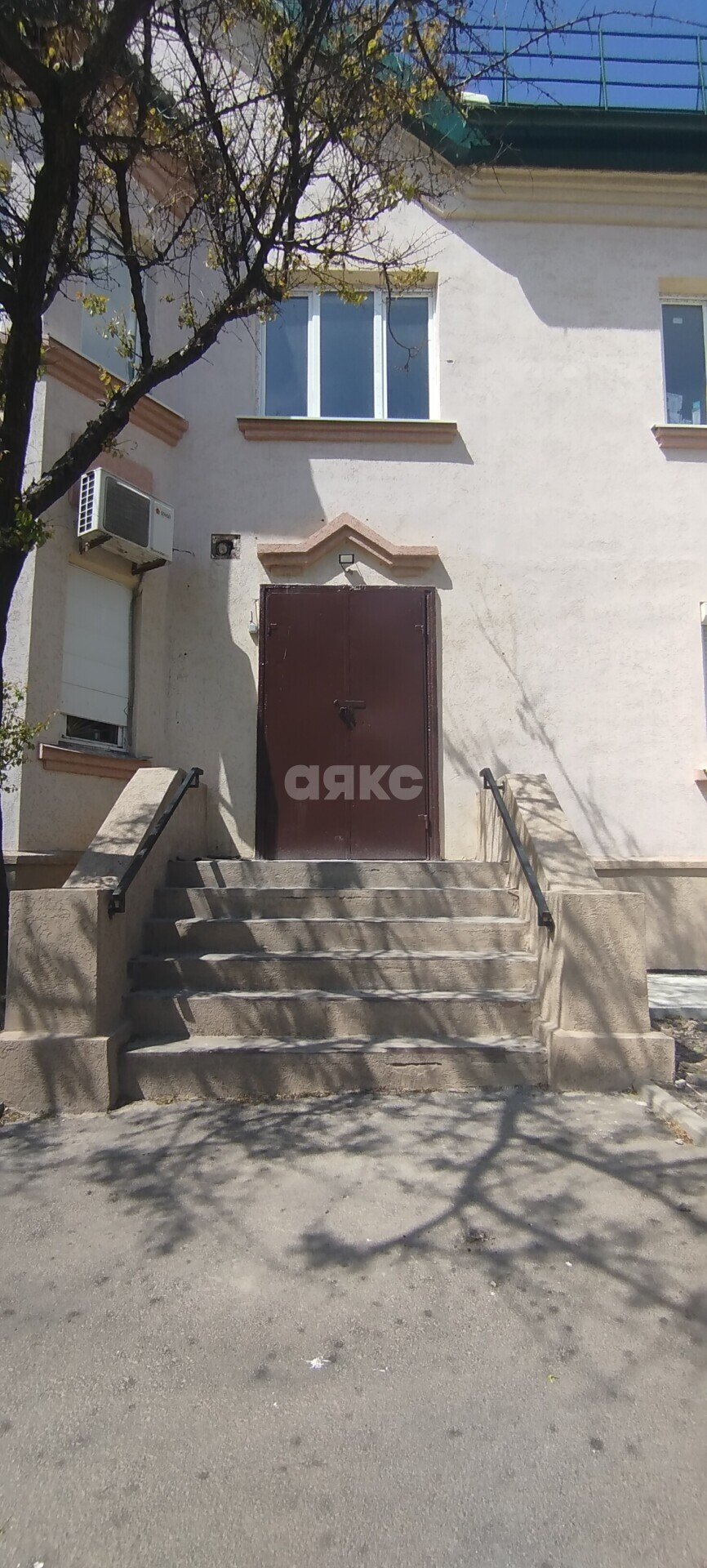 Фото №2: Коммерция 80 м² - Мариуполь, р. Жовтневый, ул. Административная площадь