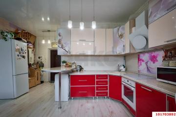 Фото №1: 3-комнатная квартира <span class="whitespace-nowrap">80 м²</span>, <span class="whitespace-nowrap">3/4 эт.</span> - Краснодар, мкр. Завод Радиоизмерительных Приборов, ул. Яснополянская, 17