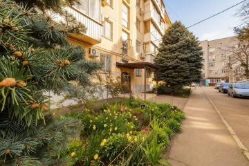 Фото №1: 3-комнатная квартира <span class="whitespace-nowrap">52 м²</span>, <span class="whitespace-nowrap">5/5 эт.</span> - Краснодар, мкр. Завод Измерительных Приборов, ул. Московская, 58