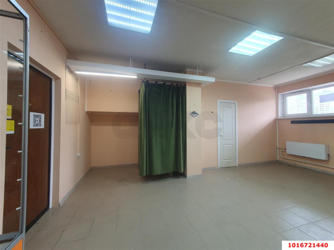 Фото №1: Торговое помещение 37 м² - Краснодар, Прикубанский внутригородской округ, мкр. Восточно-Кругликовский, ул. Героя А.А. Аверкиева, 13