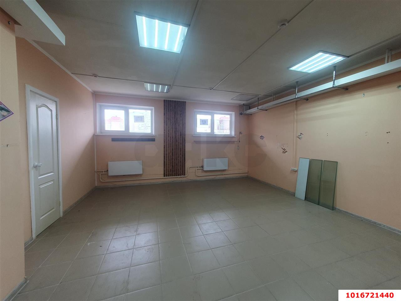 Фото №2: Торговое помещение 37 м² - Краснодар, Прикубанский внутригородской округ, мкр. Восточно-Кругликовский, ул. Героя А.А. Аверкиева, 13