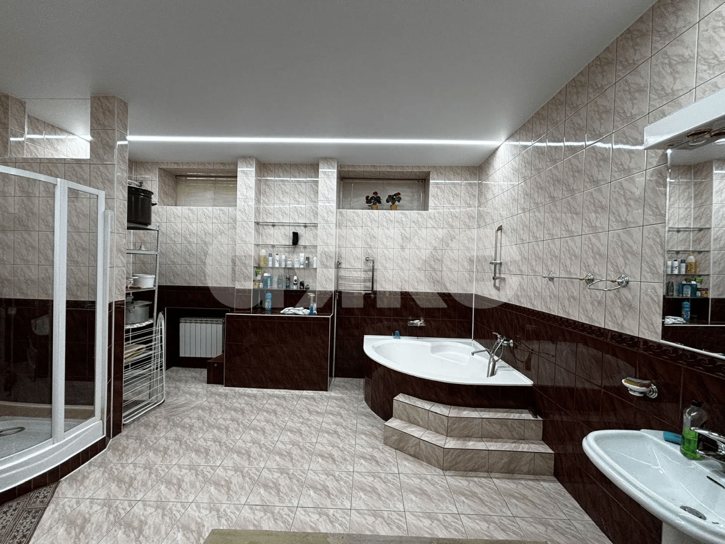 Фото №10: 3-комнатная квартира <span class="whitespace-nowrap">179 м²</span>, <span class="whitespace-nowrap">1/3 эт.</span> - Волгоград, Советский, мкр. Тулака, ул. Осетинская, 5