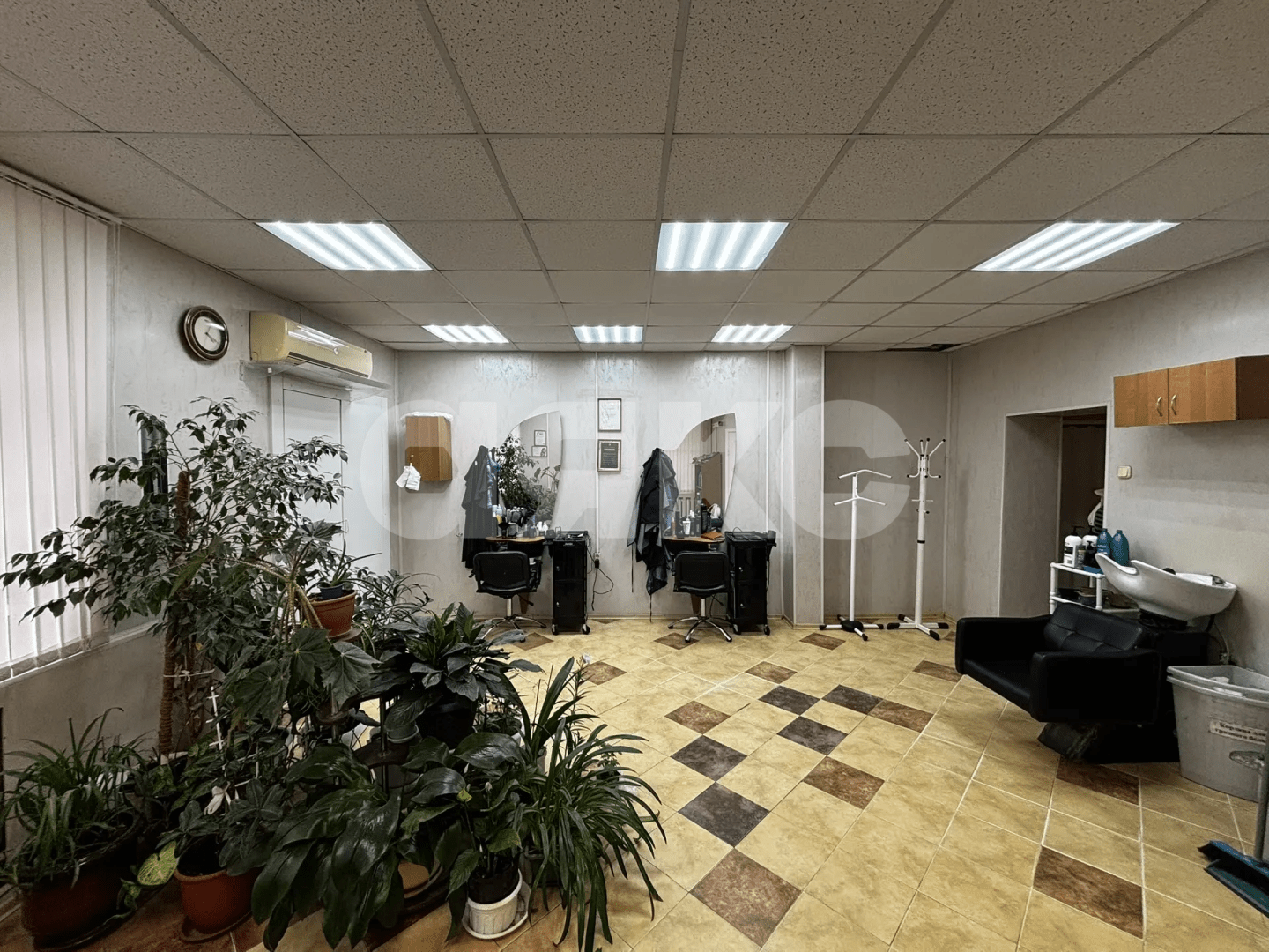 Фото №4: Коммерция <span class="whitespace-nowrap">72 м²</span>, <span class="whitespace-nowrap">1/5 эт.</span> - Волгоград, р. Центральный, ул. Пархоменко, 64