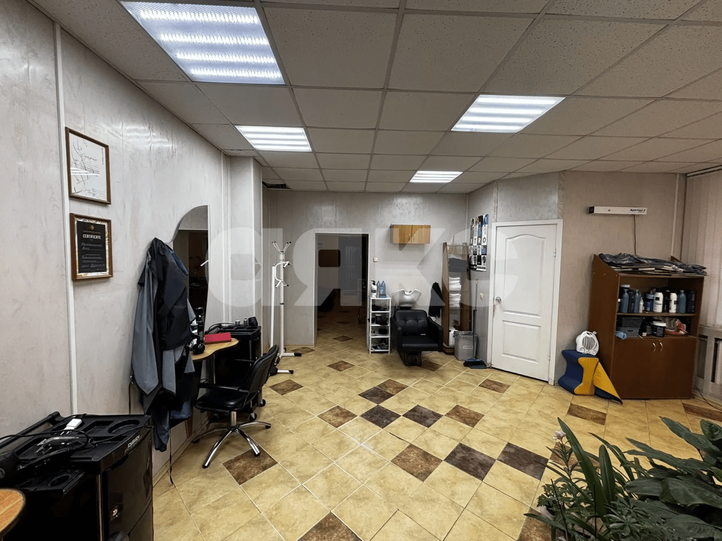Фото №2: Коммерция <span class="whitespace-nowrap">72 м²</span>, <span class="whitespace-nowrap">1/5 эт.</span> - Волгоград, р. Центральный, ул. Пархоменко, 64