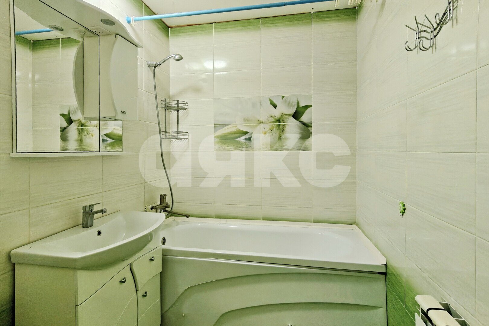 Фото №10: 2-комнатная квартира <span class="whitespace-nowrap">70 м²</span>, <span class="whitespace-nowrap">13/16 эт.</span> - Новороссийск, Приморский, мкр. 13-й, ул. Тобольская, 7А