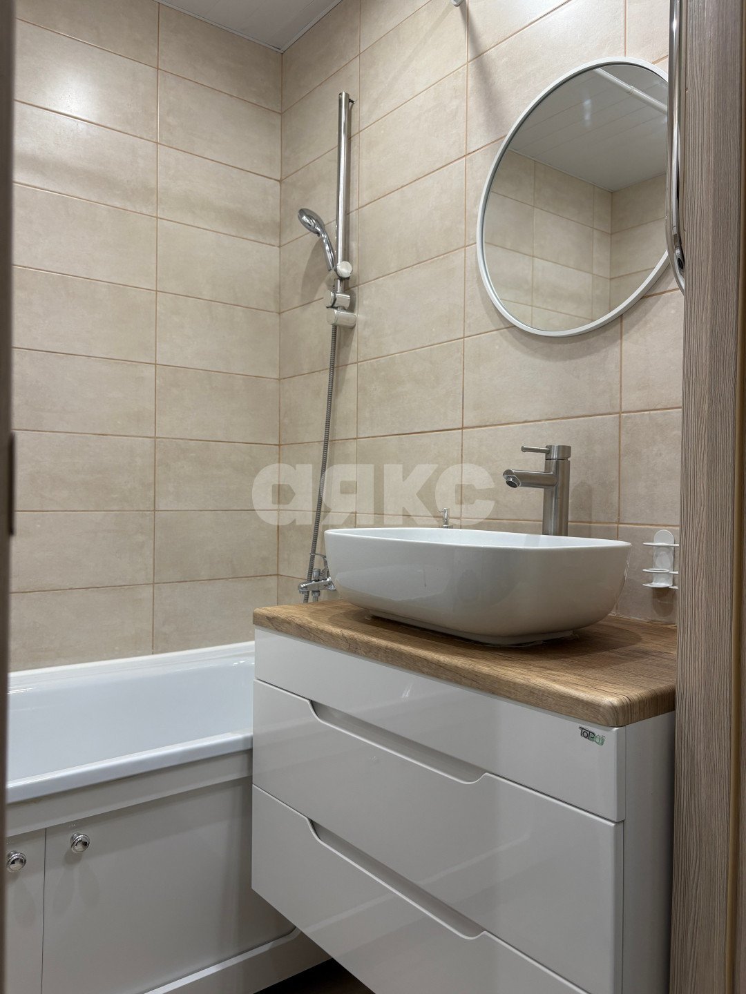 Фото №23: 3-комнатная квартира <span class="whitespace-nowrap">81 м²</span>, <span class="whitespace-nowrap">11/24 эт.</span> - Москва, ул. Онежская, 31к1