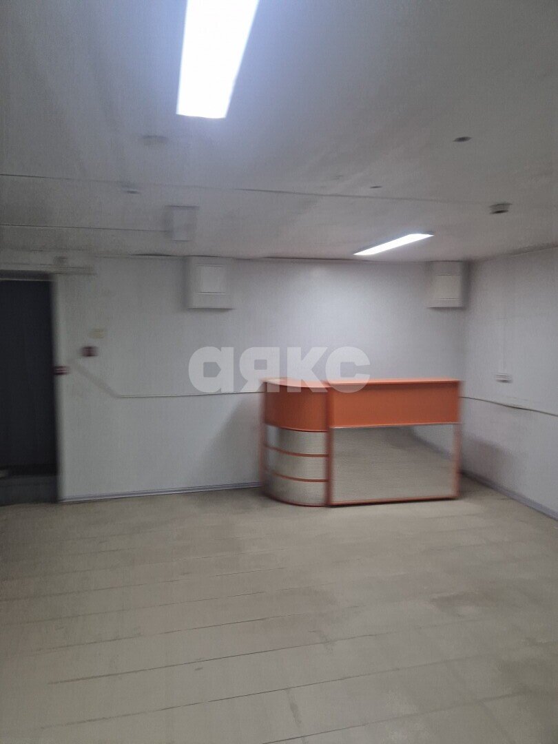 Фото №3: Коммерция <span class="whitespace-nowrap">700 м²</span>, <span class="whitespace-nowrap">-1/5 эт.</span> - Волгоград, Кировский, мкр. Развилка, ул. 64-й Армии, 75