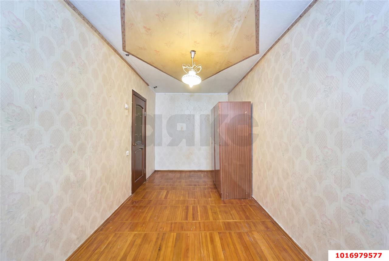 Фото №9: 3-комнатная квартира <span class="whitespace-nowrap">58 м²</span>, <span class="whitespace-nowrap">1/5 эт.</span> - Краснодар, Центральный внутригородской округ, мкр. Черёмушки, ул. Айвазовского, 50