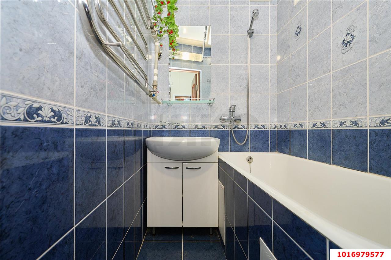 Фото №15: 3-комнатная квартира <span class="whitespace-nowrap">58 м²</span>, <span class="whitespace-nowrap">1/5 эт.</span> - Краснодар, Центральный внутригородской округ, мкр. Черёмушки, ул. Айвазовского, 50