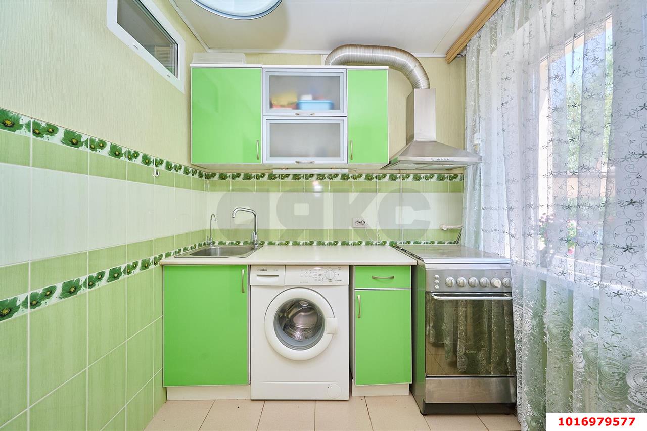 Фото №2: 3-комнатная квартира <span class="whitespace-nowrap">58 м²</span>, <span class="whitespace-nowrap">1/5 эт.</span> - Краснодар, Центральный внутригородской округ, мкр. Черёмушки, ул. Айвазовского, 50