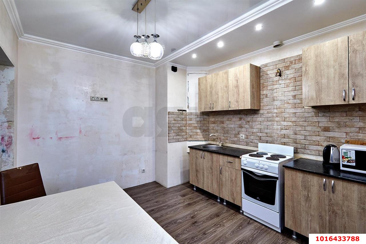 Фото №2: 2-комнатная квартира 64 м² - Краснодар, Прикубанский внутригородской округ, Калинино, мкр. Завод Радиоизмерительных Приборов, пер. Гаражный, 9