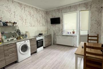 Фото №1: 2-комнатная квартира <span class="whitespace-nowrap">64 м²</span>, <span class="whitespace-nowrap">13/18 эт.</span> - Краснодар, мкр. Сосновый Бор, ул. имени Виктора Нарыкова, 6к1
