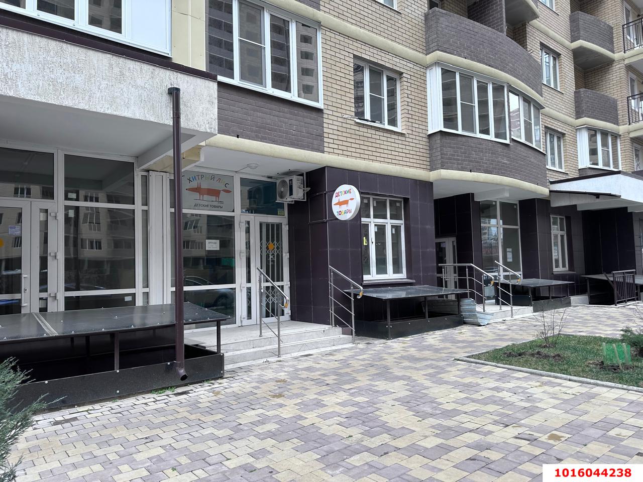 Фото №1: Торговое помещение 36 м² - Краснодар, Прикубанский внутригородской округ, ЖК Лучший, мкр. имени Петра Метальникова, ул. Петра Метальникова, 38