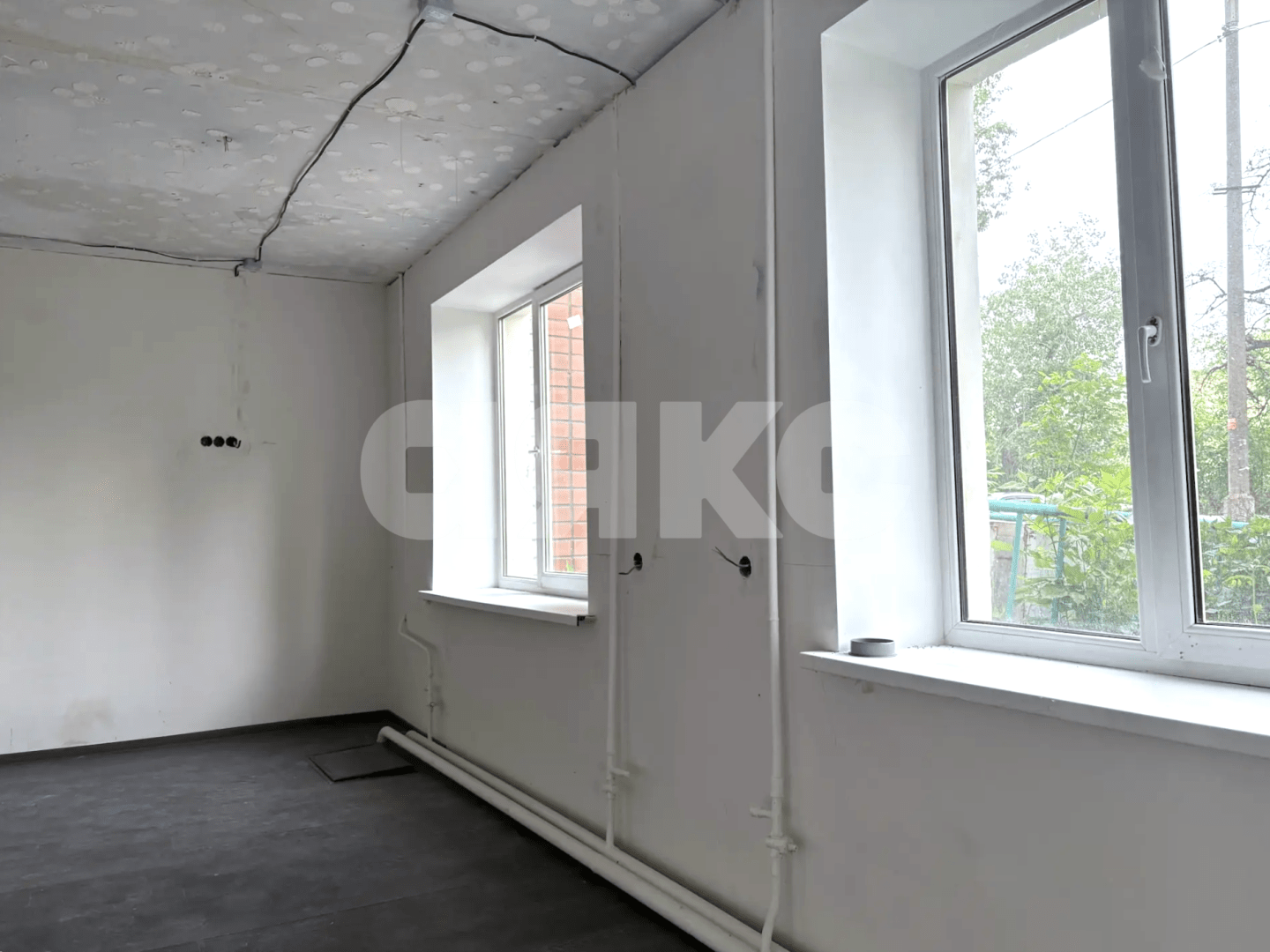 Фото №2: Коммерция <span class="whitespace-nowrap">31 м²</span>, <span class="whitespace-nowrap">-1/5 эт.</span> - Волгоград, р. Краснооктябрьский, ул. 39-й Гвардейской Дивизии, 8