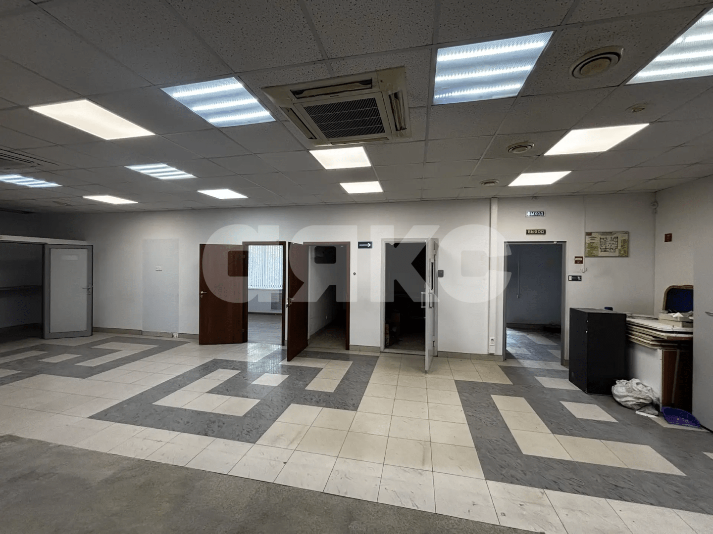 Фото №10: Коммерция <span class="whitespace-nowrap">236 м²</span>, <span class="whitespace-nowrap">1/11 эт.</span> - Волгоград, Красноармейский, мкр. 613-й, пр-кт Героев Сталинграда, 40