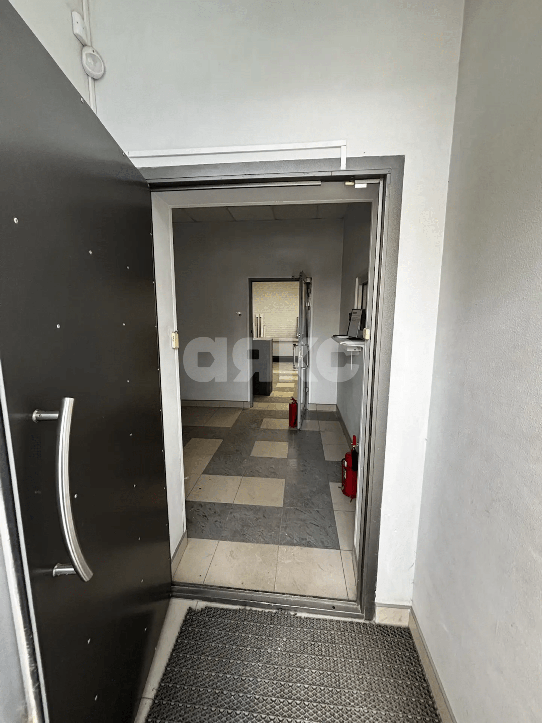 Фото №25: Коммерция <span class="whitespace-nowrap">236 м²</span>, <span class="whitespace-nowrap">1/11 эт.</span> - Волгоград, Красноармейский, мкр. 613-й, пр-кт Героев Сталинграда, 40