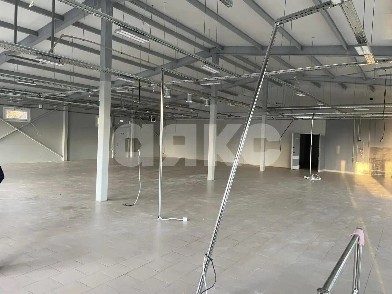 Фото №6: Коммерция <span class="whitespace-nowrap">488 м²</span>, <span class="whitespace-nowrap">1/1 эт.</span> - Парковый, ул. Юности, 3