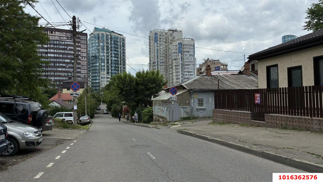 Фото №1: Торговое помещение <span class="whitespace-nowrap">73 м²</span>, <span class="whitespace-nowrap">1/1 эт.</span> - Краснодар, Западный внутригородской округ, мкр. Центральный, ул. Орджоникидзе, 7