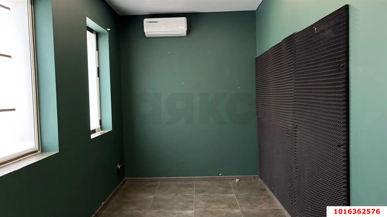 Фото №15: Торговое помещение <span class="whitespace-nowrap">73 м²</span>, <span class="whitespace-nowrap">1/1 эт.</span> - Краснодар, Западный внутригородской округ, мкр. Центральный, ул. Орджоникидзе, 7