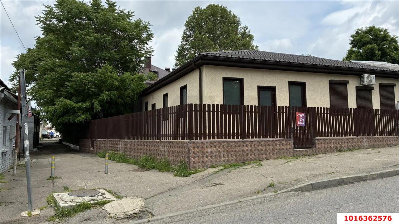 Фото №3: Торговое помещение <span class="whitespace-nowrap">73 м²</span>, <span class="whitespace-nowrap">1/1 эт.</span> - Краснодар, Западный внутригородской округ, мкр. Центральный, ул. Орджоникидзе, 7