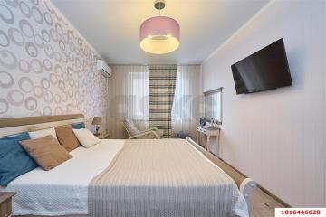 Фото №1: 2-комнатная квартира <span class="whitespace-nowrap">71 м²</span>, <span class="whitespace-nowrap">4/19 эт.</span> - Краснодар, мкр. Гидростроителей, ул. Автолюбителей, 52/3