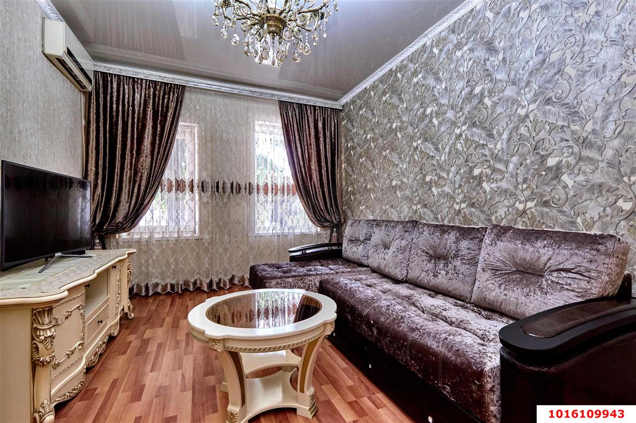 Фото №1: 2-комнатная квартира 46 м² - Краснодар, Центральный внутригородской округ, мкр. Центральный, ул. Коммунаров, 72