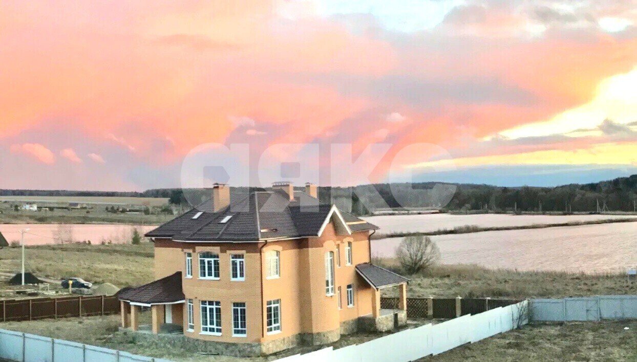 Фото №1: Коттедж 464 м² + 14 сот. - Городище-Юшково, ул. Озёрная