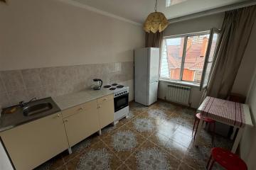 Фото №1: 1-комнатная квартира 34 м² - Берёзовый, мкр. Витаминкомбинат, ул. 2-я Целиноградская, 38