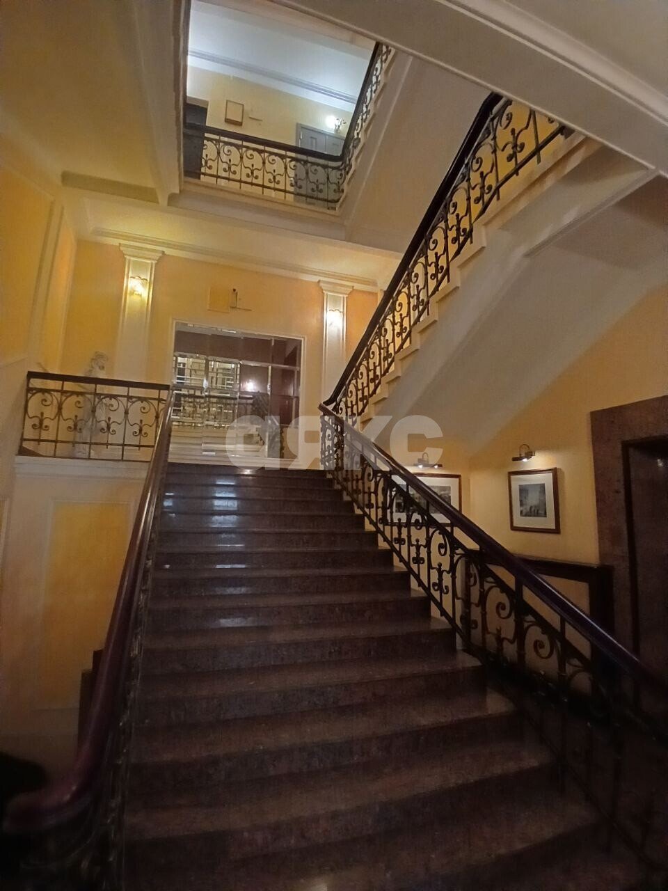 Фото №3: Комната <span class="whitespace-nowrap">123 м²</span>, <span class="whitespace-nowrap">5/6 эт.</span> - Москва, пер. Трёхпрудный, 11/13с1