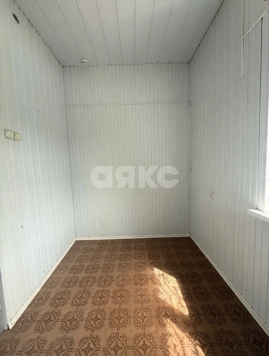 Фото №5: Коммерция 115 м² - Мариуполь, р. Жовтневый, ул. Административная площадь