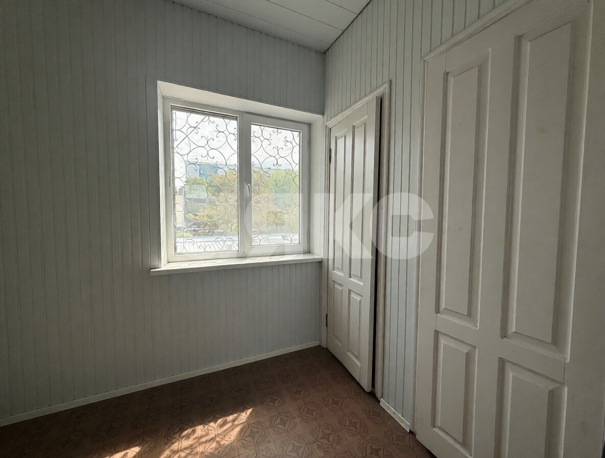 Фото №6: Коммерция 115 м² - Мариуполь, р. Жовтневый, ул. Административная площадь