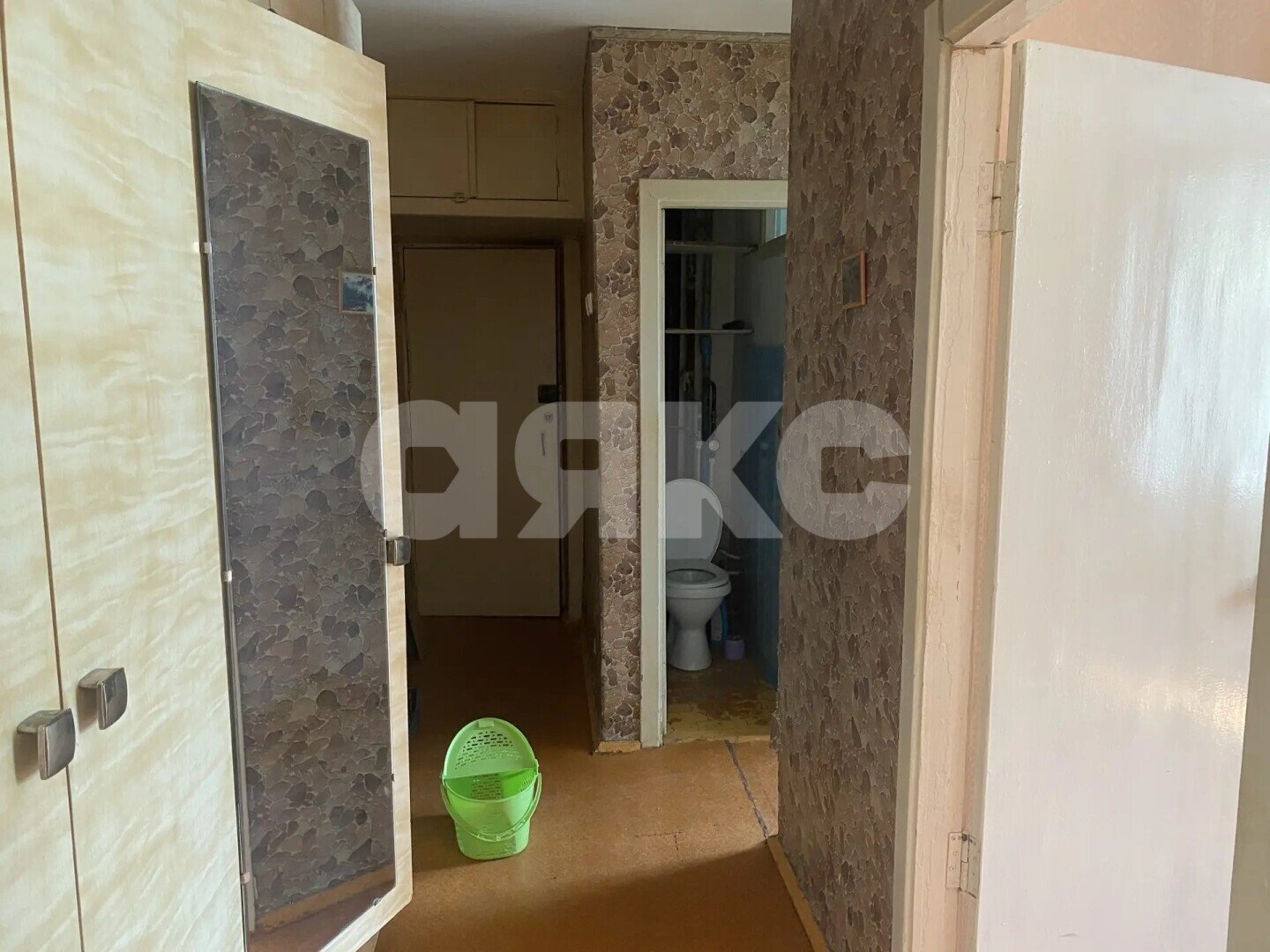 Фото №2: 3-комнатная квартира <span class="whitespace-nowrap">57 м²</span>, <span class="whitespace-nowrap">3/9 эт.</span> - Волгоград, Тракторозаводский, Спартановка, мкр. 411-й, ул. Академика Богомольца, 1