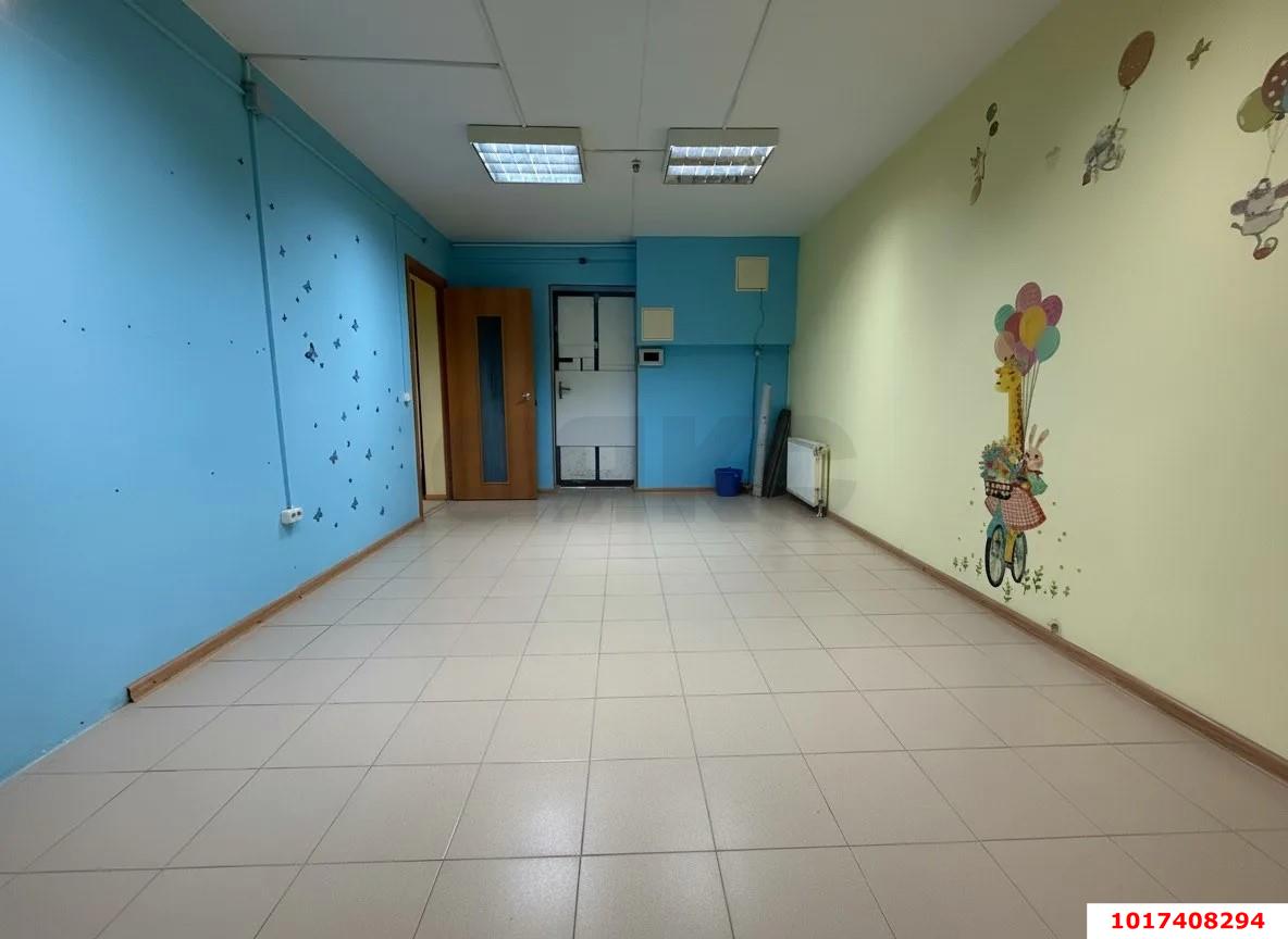 Фото №1: Торговое помещение 43 м² - Краснодар, Прикубанский внутригородской округ, мкр. Микрохирургии глаза, ул. Красных Партизан, 4/3