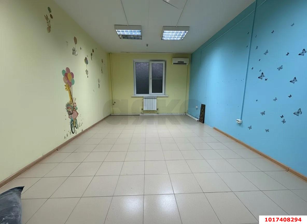 Фото №2: Торговое помещение 43 м² - Краснодар, Прикубанский внутригородской округ, мкр. Микрохирургии глаза, ул. Красных Партизан, 4/3