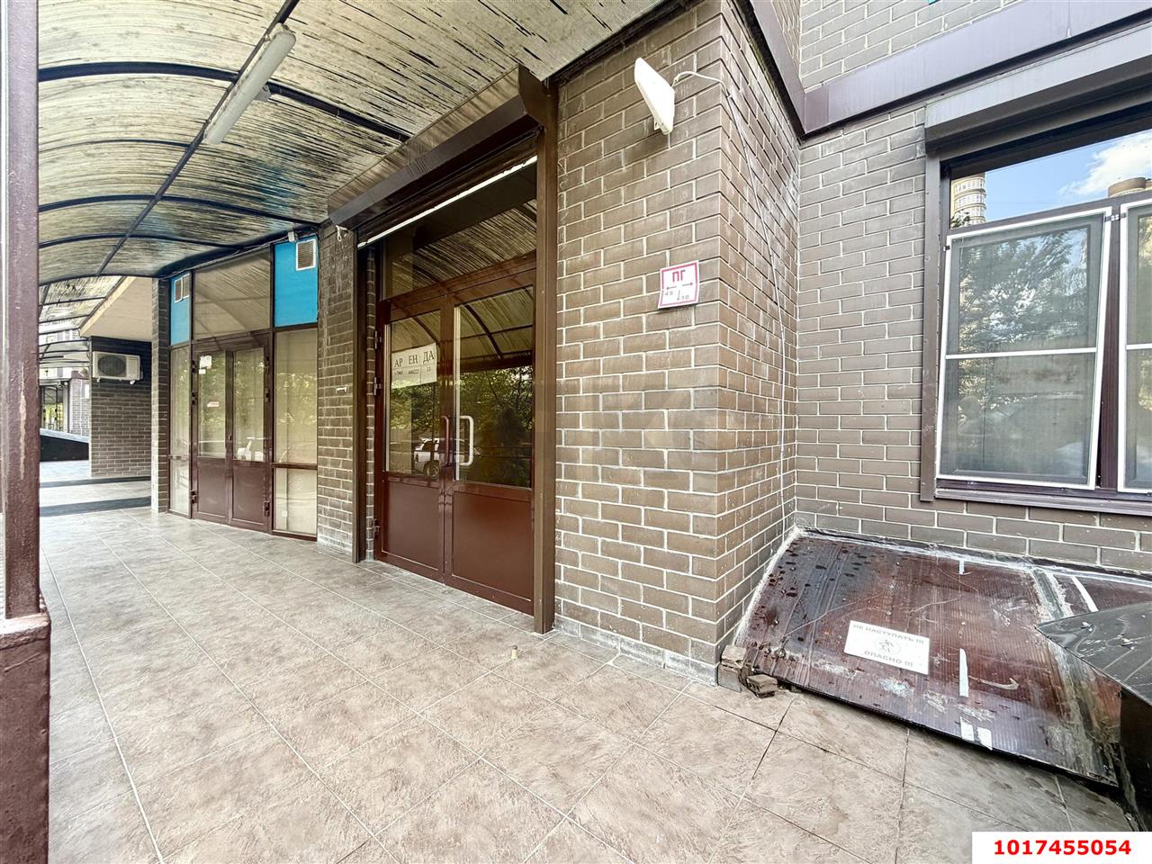 Фото №2: Торговое помещение <span class="whitespace-nowrap">56 м²</span>, <span class="whitespace-nowrap">1/24 эт.</span> - Краснодар, Прикубанский внутригородской округ, Панорама, мкр. ЖК Перспектива, ул. им. Героя Сарабеева В.И., 7