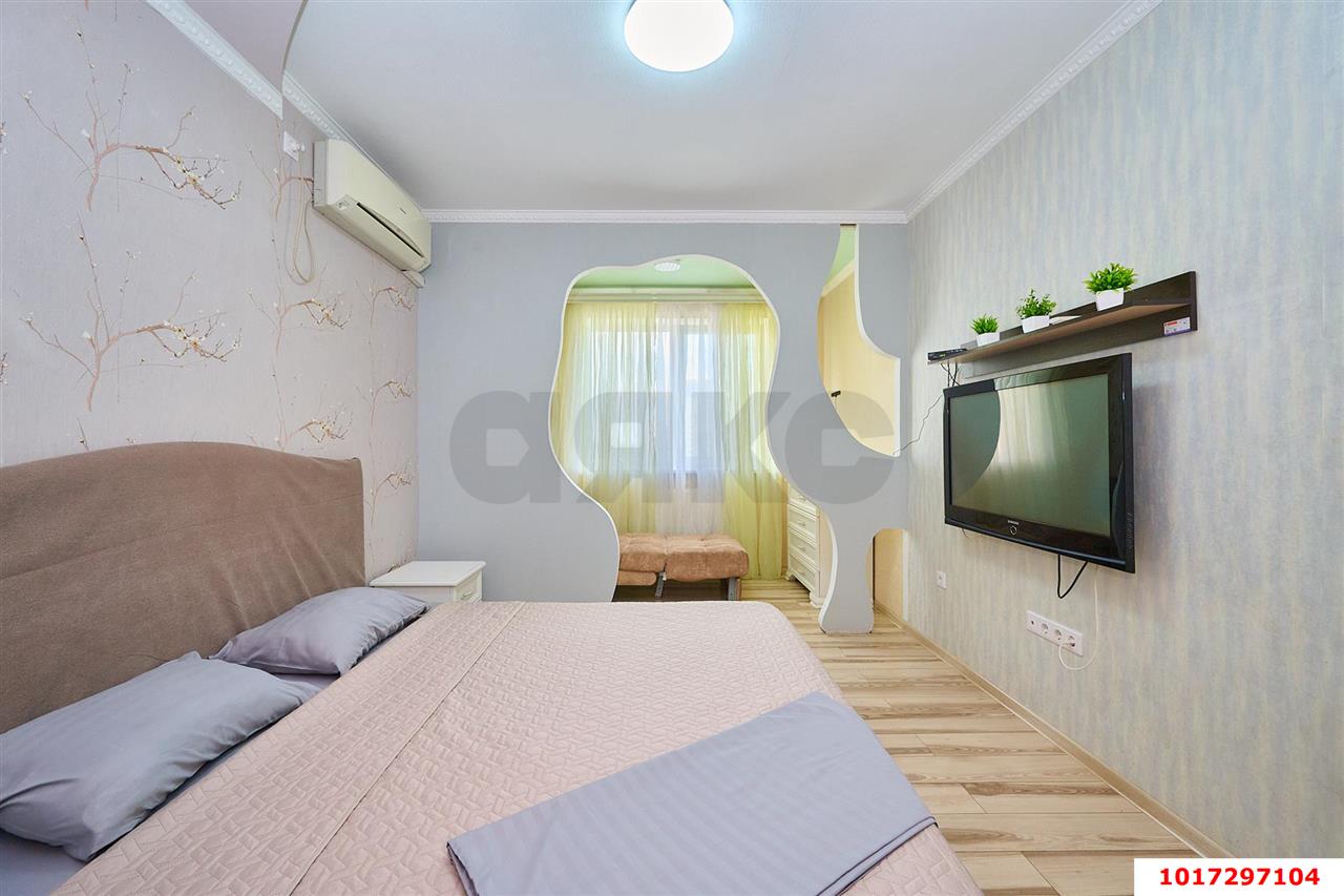 Фото №1: 1-комнатная квартира <span class="whitespace-nowrap">41 м²</span>, <span class="whitespace-nowrap">12/16 эт.</span> - Краснодар, Прикубанский внутригородской округ, Восточно-Кругликовский, мкр. ЖК Возрождение, ул. имени 40-летия Победы, 115