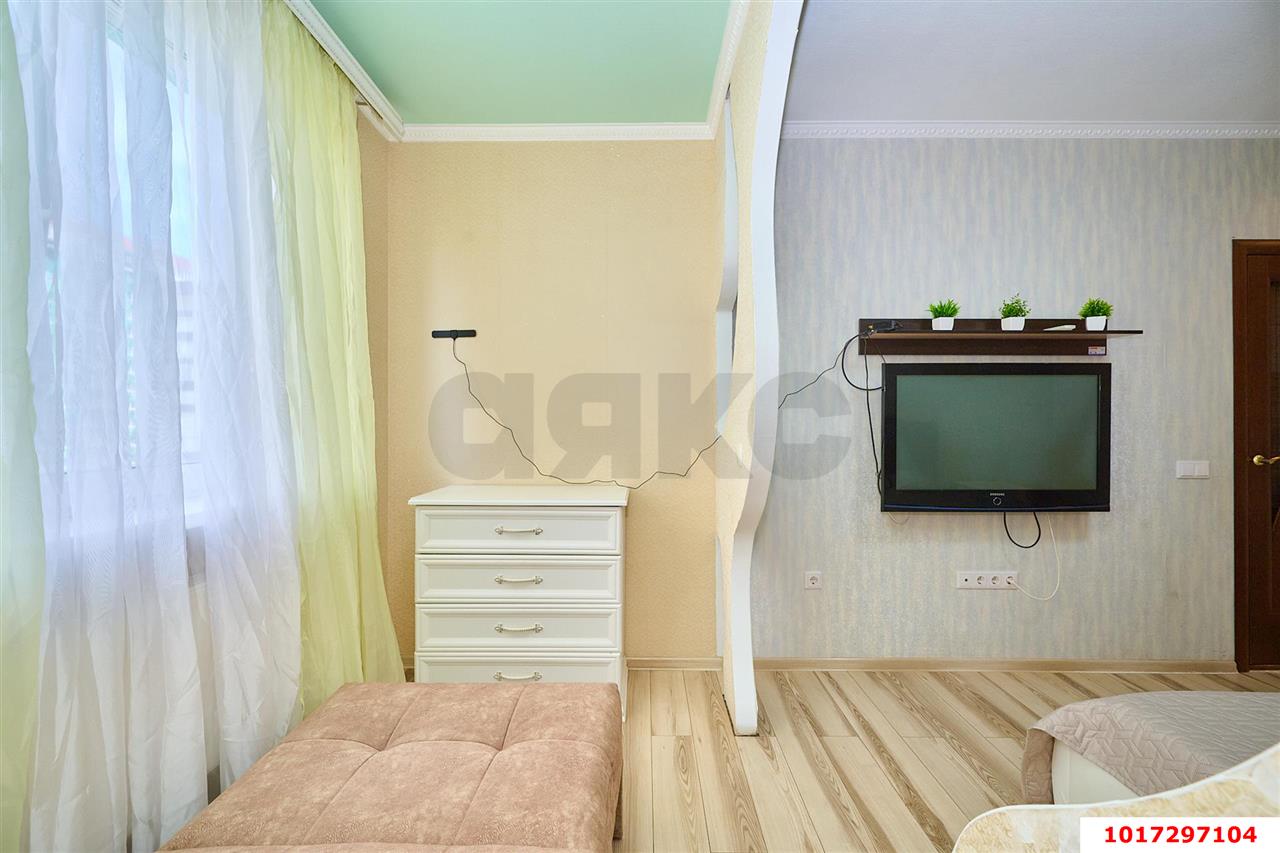 Фото №6: 1-комнатная квартира <span class="whitespace-nowrap">41 м²</span>, <span class="whitespace-nowrap">12/16 эт.</span> - Краснодар, Прикубанский внутригородской округ, Восточно-Кругликовский, мкр. ЖК Возрождение, ул. имени 40-летия Победы, 115