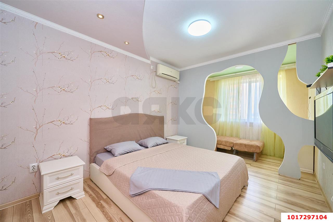 Фото №2: 1-комнатная квартира <span class="whitespace-nowrap">41 м²</span>, <span class="whitespace-nowrap">12/16 эт.</span> - Краснодар, Прикубанский внутригородской округ, Восточно-Кругликовский, мкр. ЖК Возрождение, ул. имени 40-летия Победы, 115