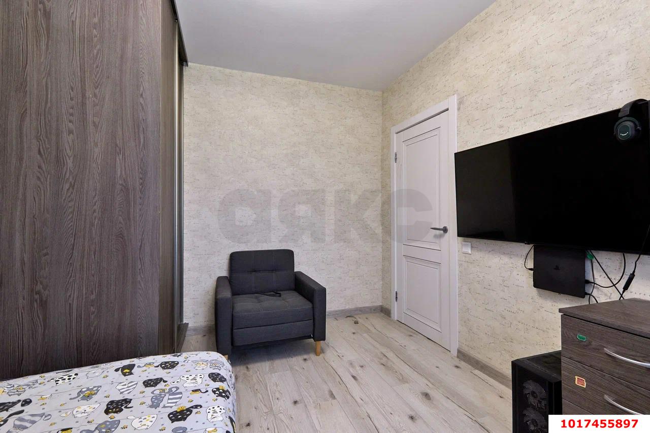 Фото №11: 3-комнатная квартира <span class="whitespace-nowrap">71 м²</span>, <span class="whitespace-nowrap">10/10 эт.</span> - Краснодар, Прикубанский внутригородской округ, мкр. Славянский, ул. Красных Партизан, 81