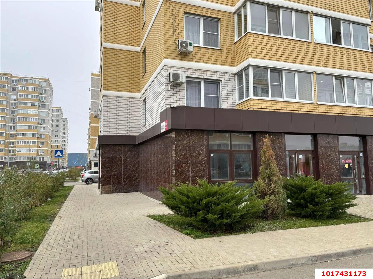 Фото №1: Торговое помещение 49 м² - Краснодар, Прикубанский внутригородской округ, Славянский, мкр. Светлоград, ул. Красных Партизан, 1/4к13