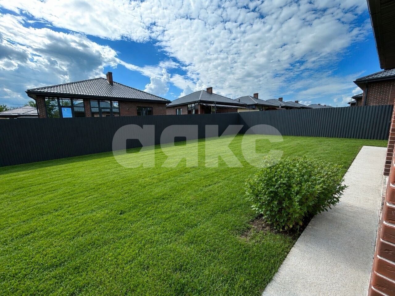 Фото №5: Дом <span class="whitespace-nowrap">105 м²</span> <span class="whitespace-nowrap">+ 4 сот.</span>, <span class="whitespace-nowrap">1 эт.</span> - Щепкин, коттеджный  Мир, п. коттеджный  Управляющая Компания Щепкино, ул. Юрия Лоскутова